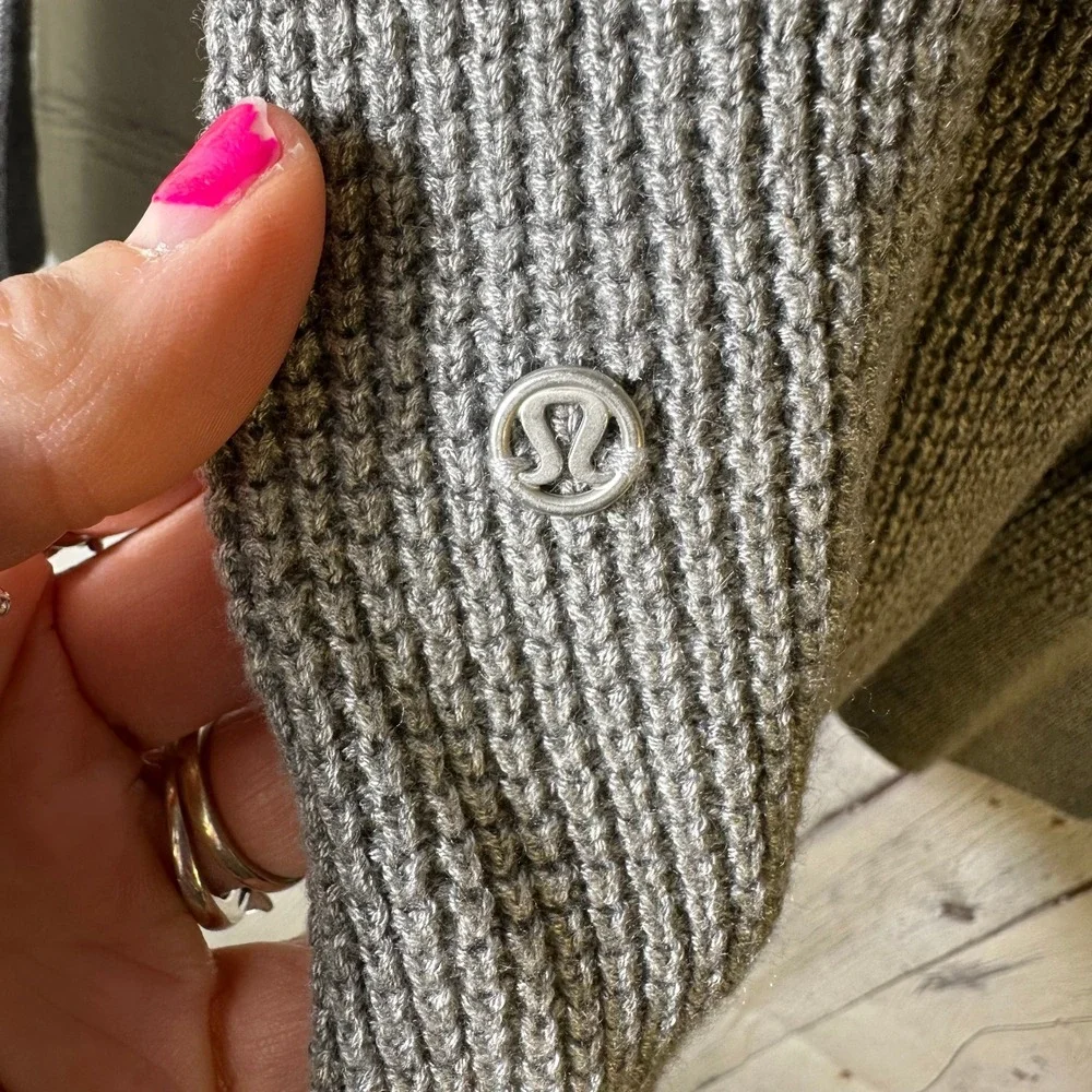 Lululemon Gray V-Neck‎ Waffle Knit Sweater Cashmere Blend Thumbholes Size 12